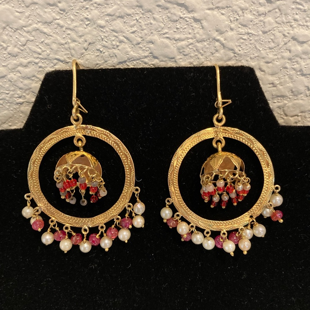 Earrings. Beautiful. Pre Owned. Gold Tone. - Picture 8 of 15